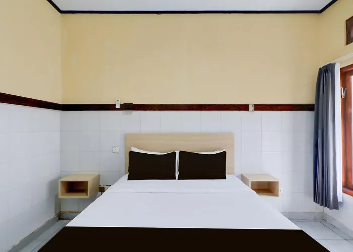 Hotel Townhouse Oak Near Formerly Sayang Maha Merta